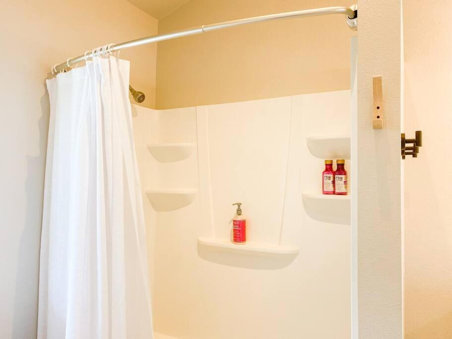شقة Hibiscus Hale, Full Kitchen, King Bed, Parking Keaau المظهر الخارجي الصورة